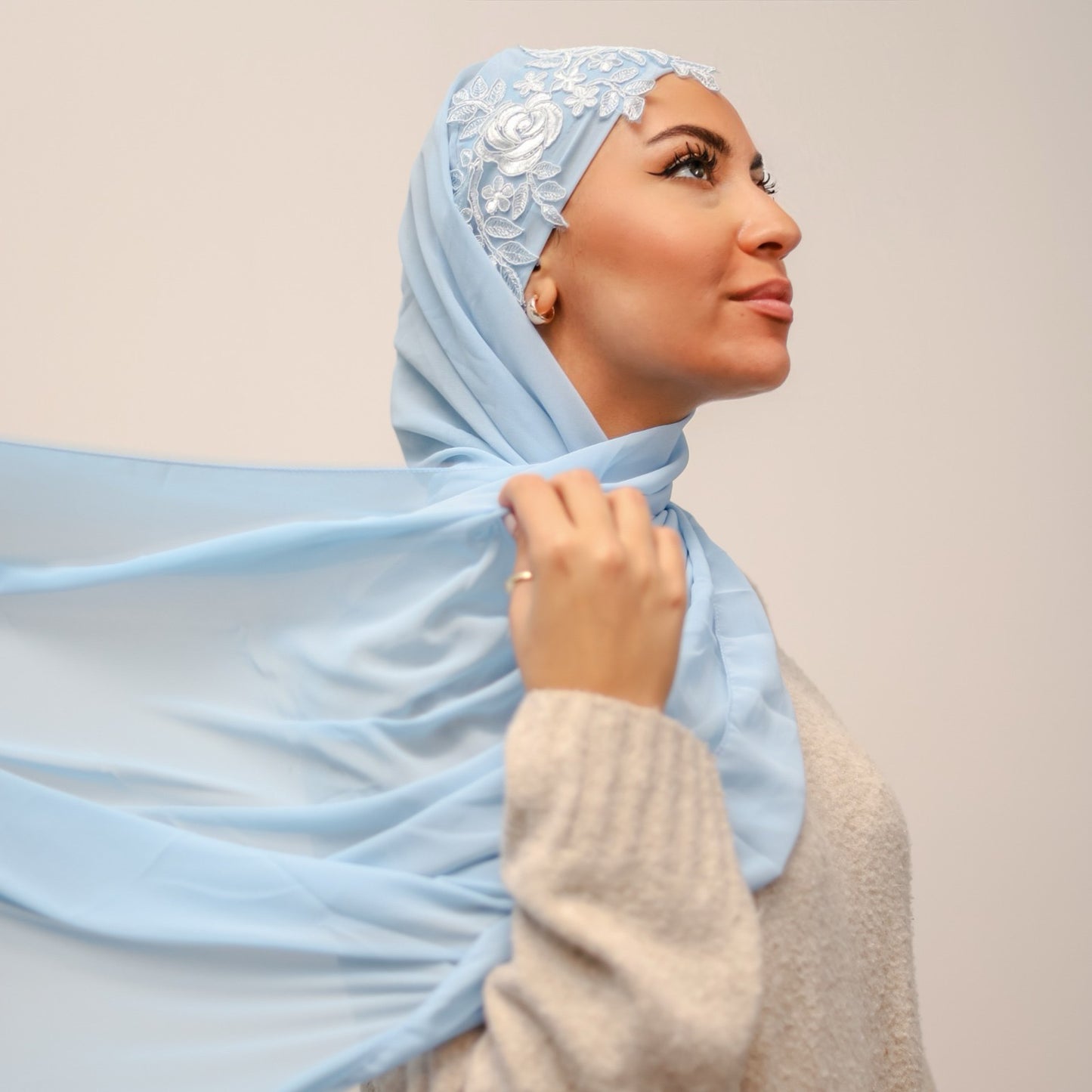 Hijab mit Spitze Chiffon, hellblau